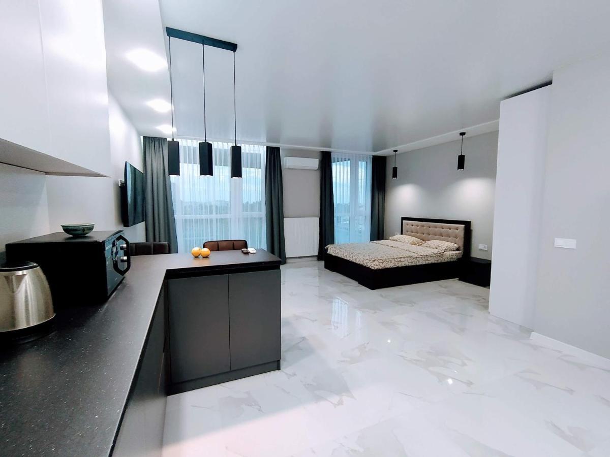 Vip Apartment Near Center Lviv Exteriör bild