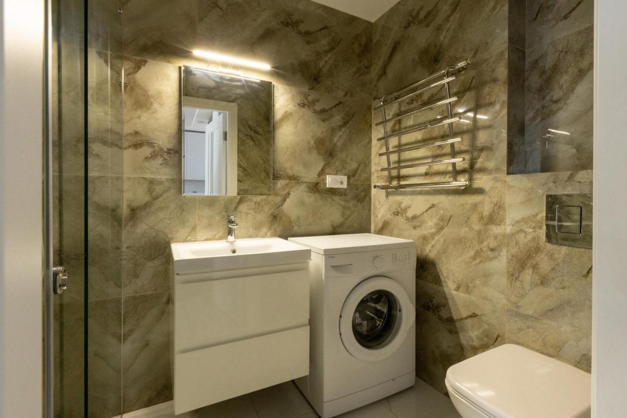 Vip Apartment Near Center Lviv Exteriör bild